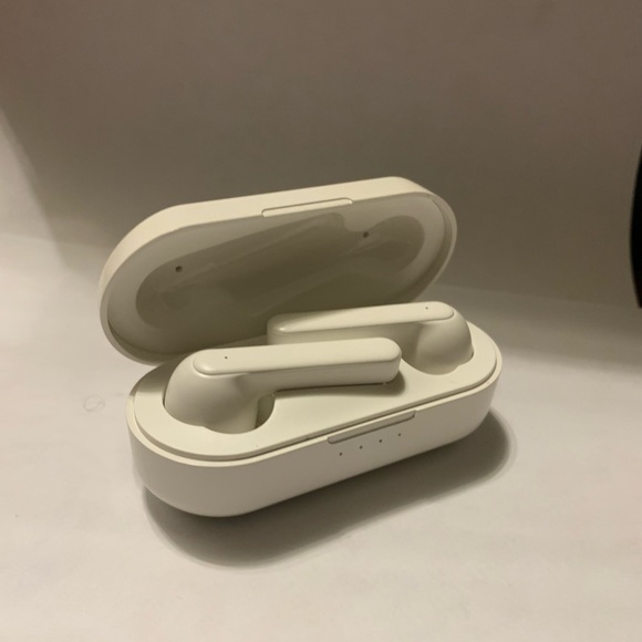 Wireless earbuds - Picture 2 of 3